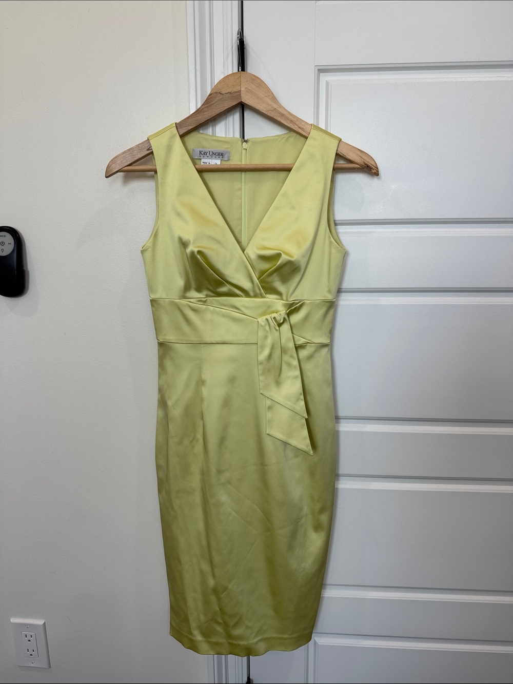 Kay Unger Formal Cocktail Dress Muted Lime Green Sateen Midi, size 2